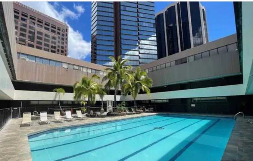 Downtown Honolulu Condo for 4 - Image 1