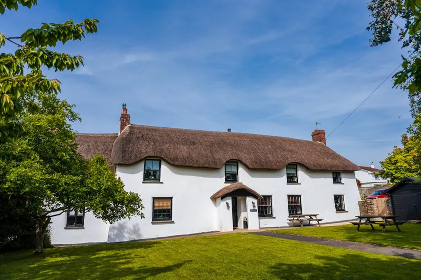 Poyers Thatched Farmhouse with Hot Tub - Image 1