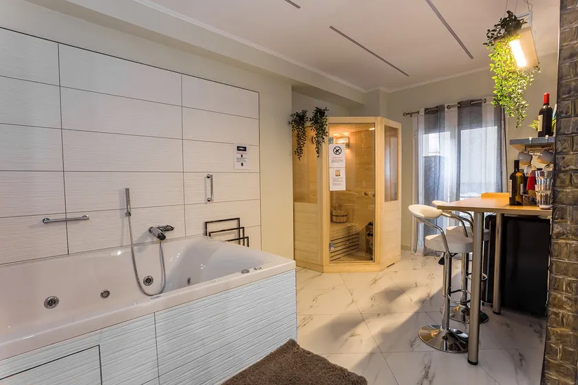 VIPapartments with Jacuzzi&Sauna - Image 1