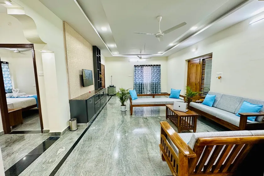 TrueLife - Bhavya Manor - Breakfast Included - 2500 SFT Modern homes with Garden - Panorama Tirumala Mountain View - Peaceful Location - Fast WiFi - Many restaurants nearby - Large hall, AC bedrooms, Kitchen - Android TV - Top service with lots of Love - Image 1