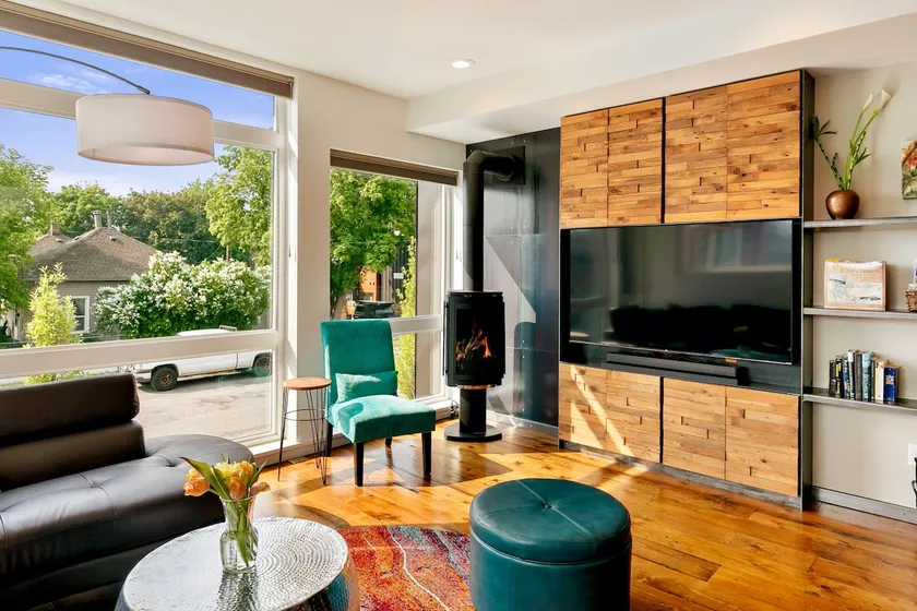 Hot Tub and Rooftop Patio- Walk to Downtown! - Image 1