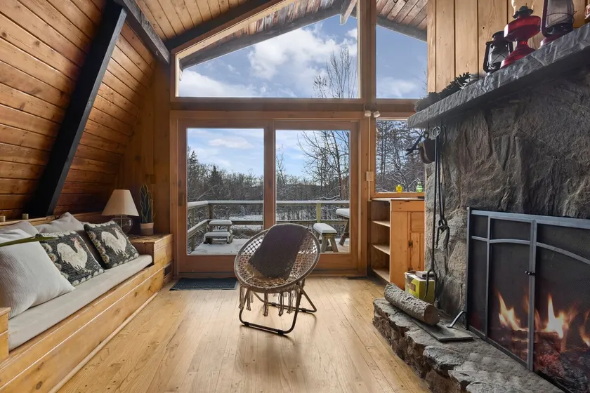 Cozy Mt. Snow Cabin w/ Fireplace - Image 1