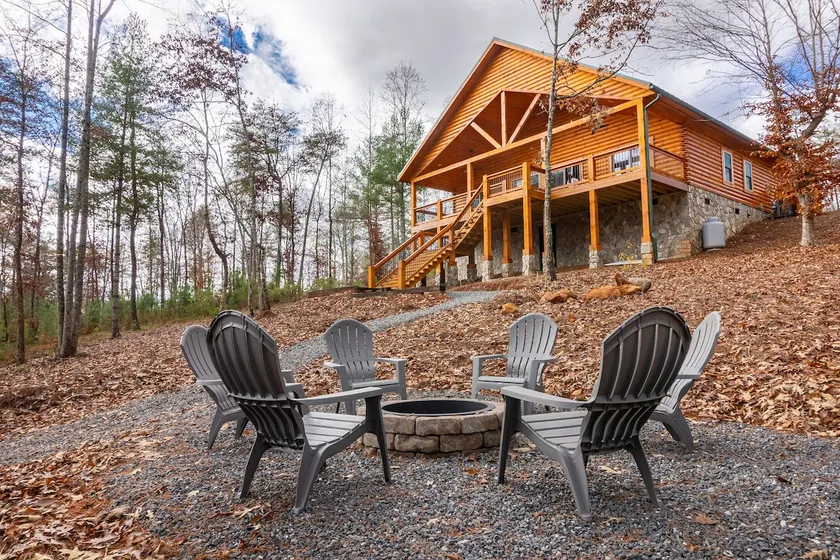 Cozy log cabin with Lakefront and Private Dock - Image 1