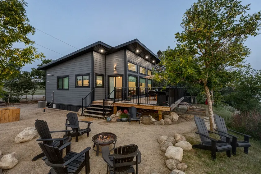 Cozy Lakefront Retreat on Last Mountain Lake - Image 1