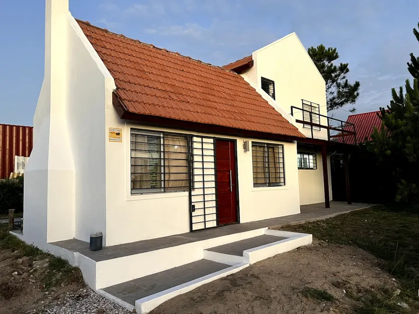 Punta del diablo, rock house - Image 1