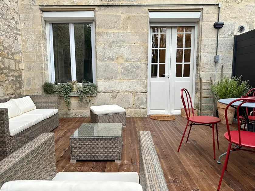 Premium stay in Senlis – Terrace & parking - Image 1