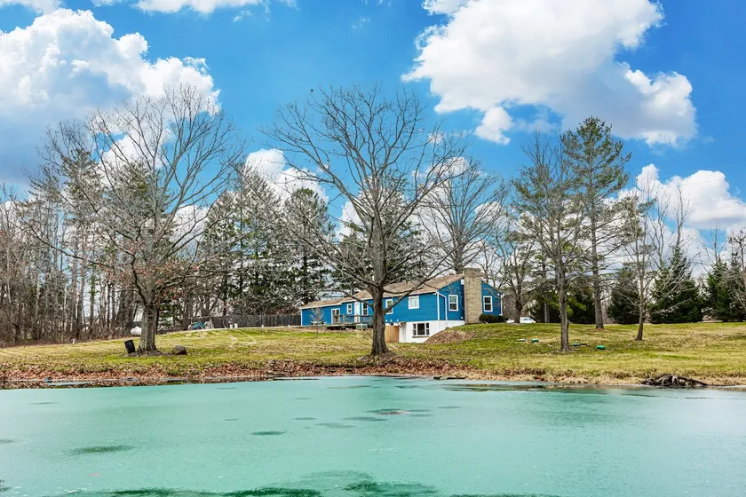 Modern 4BR Retreat on 3 Acres & Pond - Image 1