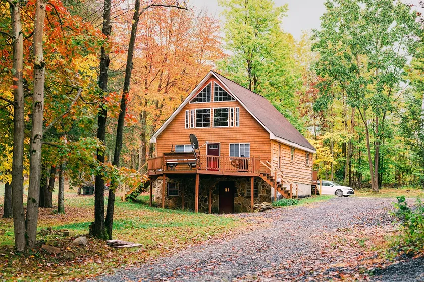 Cabin w\\ Hot Tub, 10 mins from Roost Event Center - Image 1