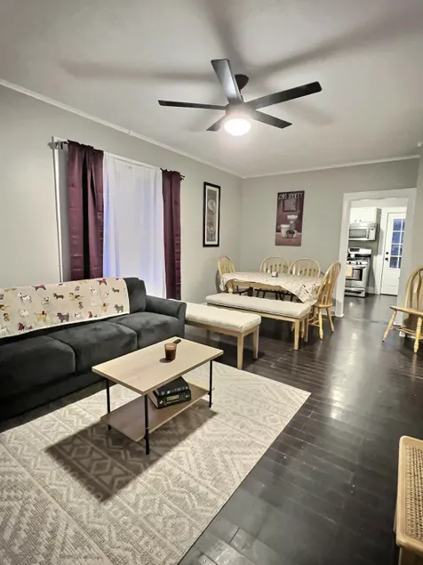 Splendid Summer Hill Home Away From Home - Image 1