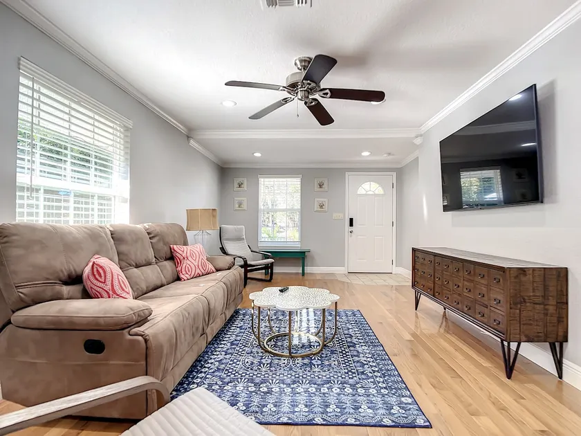Refreshing 1930s Cottage in Mount Dora - Image 1