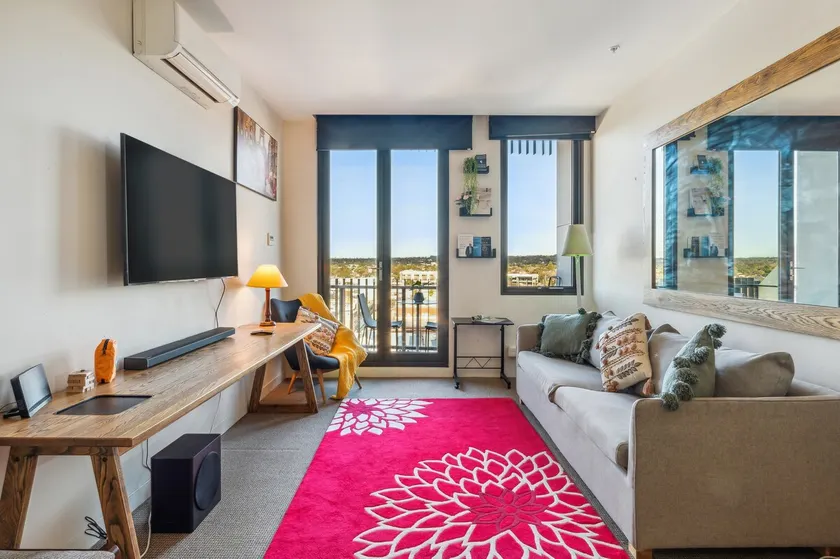 Stylish Beachside Studio | Walk to Beach - Image 1