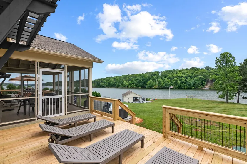 Lake-front, Views, Hot tub, Large Dock, Casino - Image 1