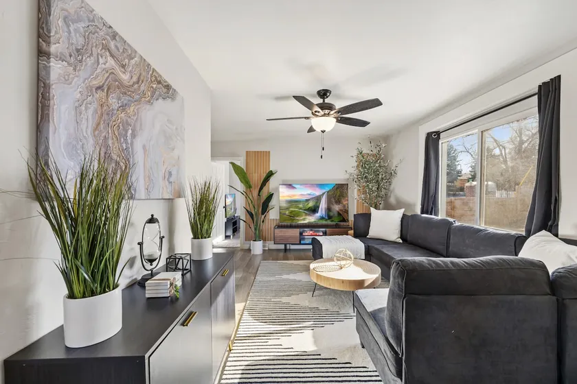 Peaceful Home w/ 4BR, Big Yard and amazing art - Image 1
