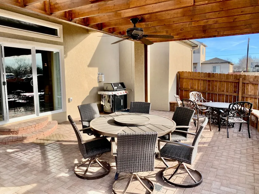 The Desert Moon- A luxurious retreat w/ amazing patio, shuffleboard, EV charger - Image 1