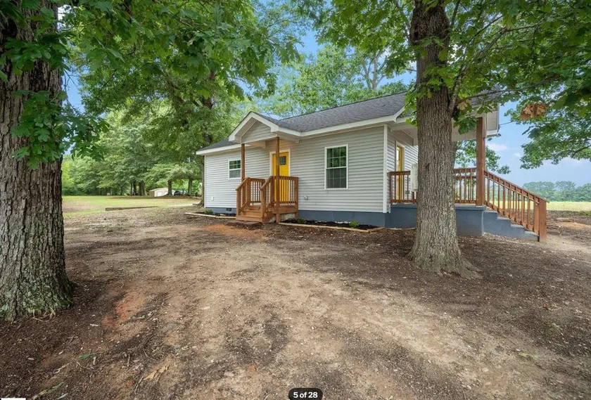 YELLOW DOOR 2 BEDROOM COTTAGE - Image 1