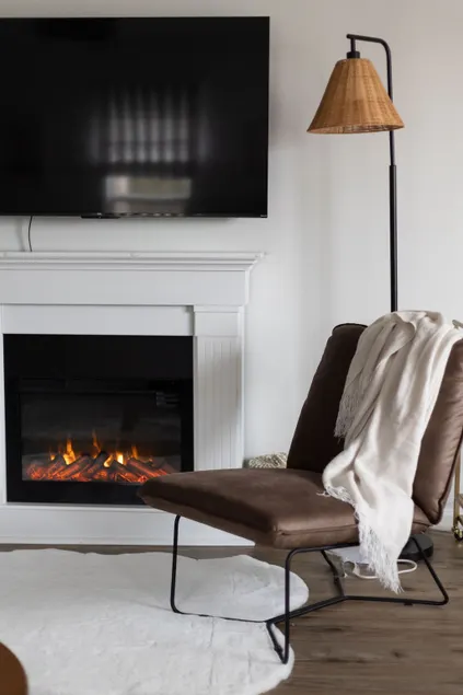 Cozy Modern Lake Cottage 3 baths and Pet Friendly - Image 1