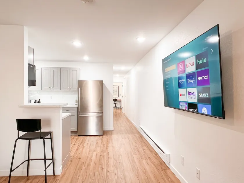 Very Clean Work Stay/Vacation Retreat Near DT&I25 - Image 1
