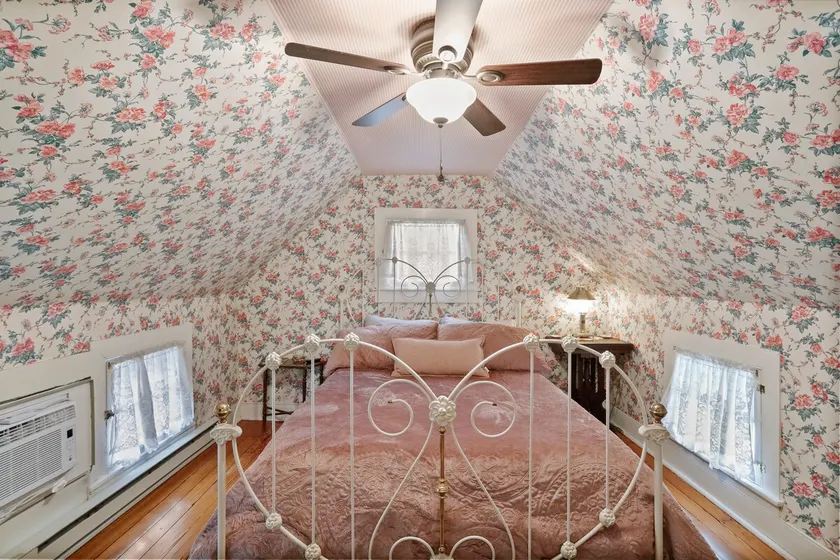 Lovers Loft Suite - Image 1