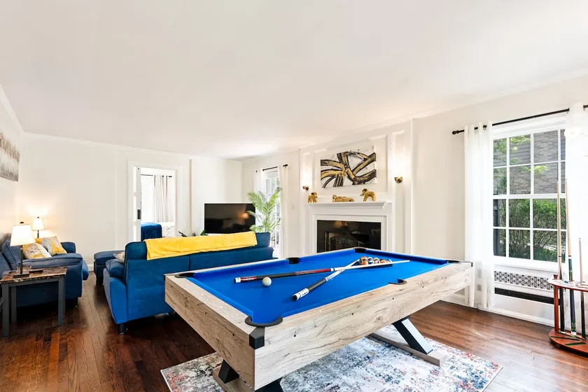 5-BR Colonial, King Bed, Main Floor BR, Pool Table - Image 1