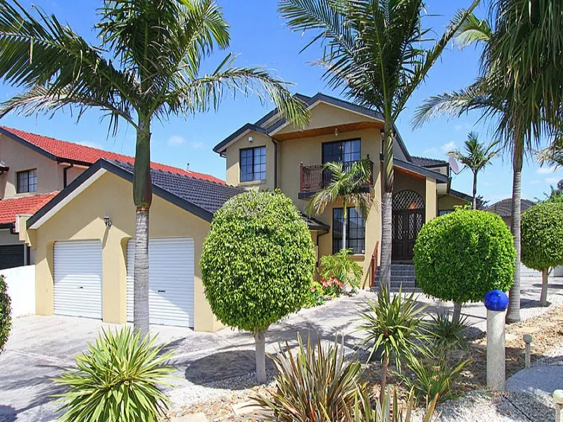 12 minutes to Melbourne Airport, 5 bedrooms house - Image 1