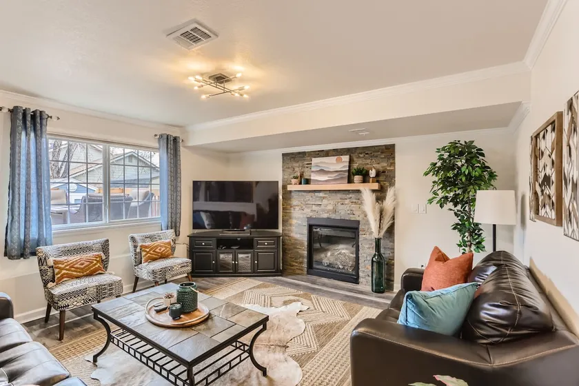 *Massage Chair+Sauna+Parks* Home Near Tennyson - Image 1
