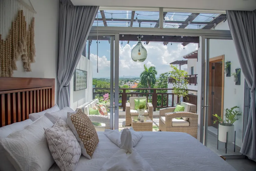 Modern 1BR PH Apt w/Pool, Beach - Image 1