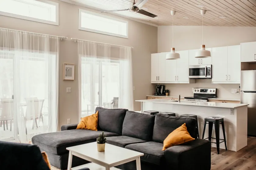 Private, Peaceful 5-Bedroom Gimli Cabin Retreat - Image 1