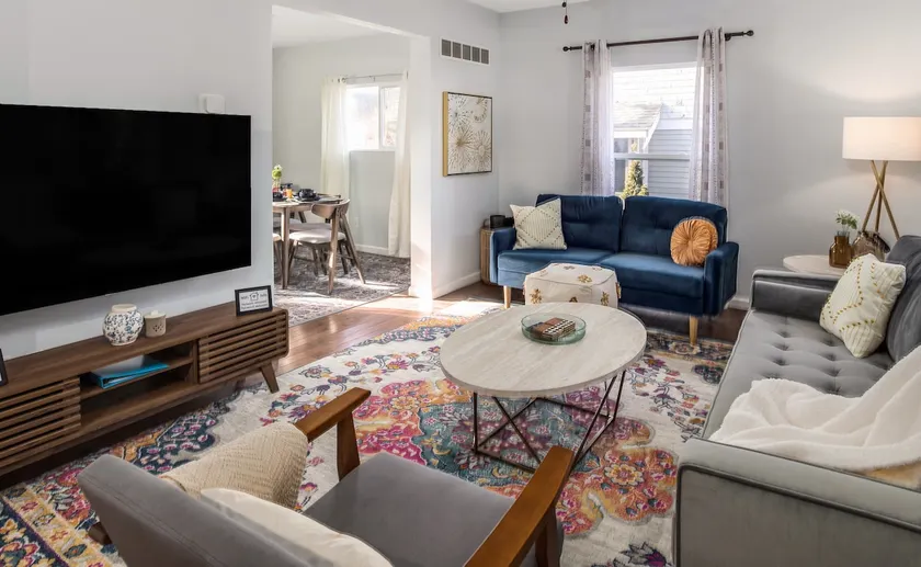 2 min walk to downtown Royal Oak, entire 3 BR home - Image 1