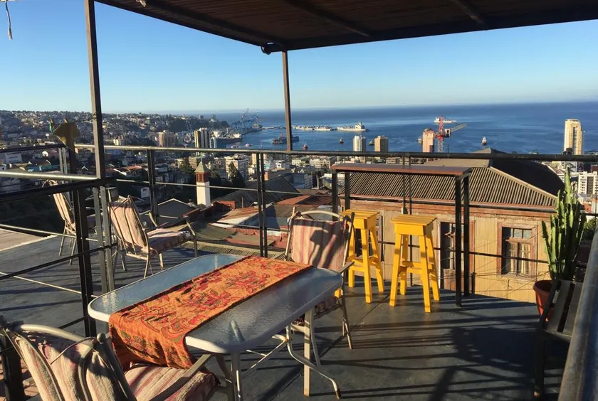 An apartment with an ocean view - Image 1