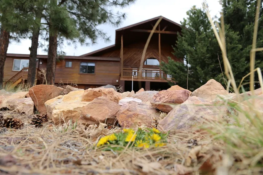 Relaxing space. Mountain views. Cozy fire pit. - Image 1