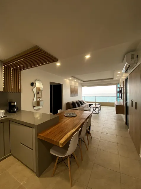 Beach front apartament floor 10 Salinas - Image 1
