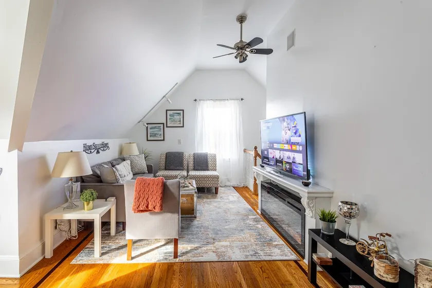 Modern and Spacious Home 5H/2B, Renovated Patio - Image 1