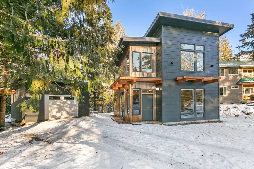 Contemporary and Cozy Cabin - Image 1