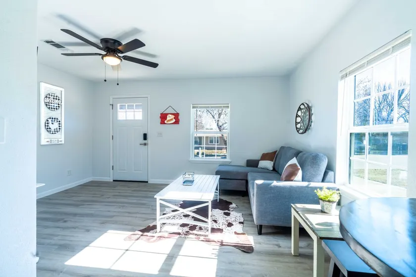 Cow Cove: Spacious 1/1 Duplex WD - Image 1