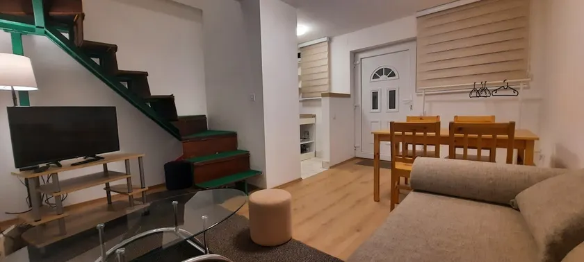 Old Cherry Apartment - Image 1