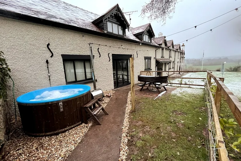 Stable Cottage - Image 1