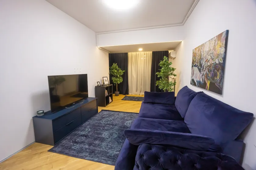 Uptown Elegant Apartment - Image 1