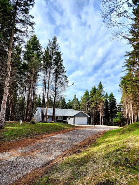 Crystal Lake Getaway - Image 1