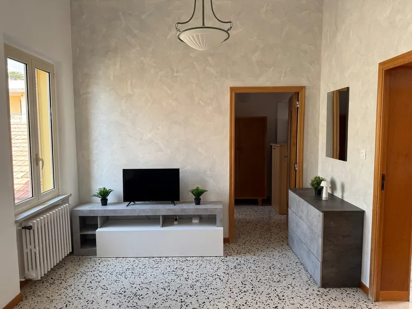 Spacious three-room apartment in the center, fast Wi-Fi and A/C - Image 1