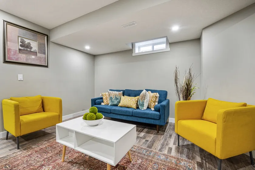 2 bedroom basement suite with full kitchen - Image 1
