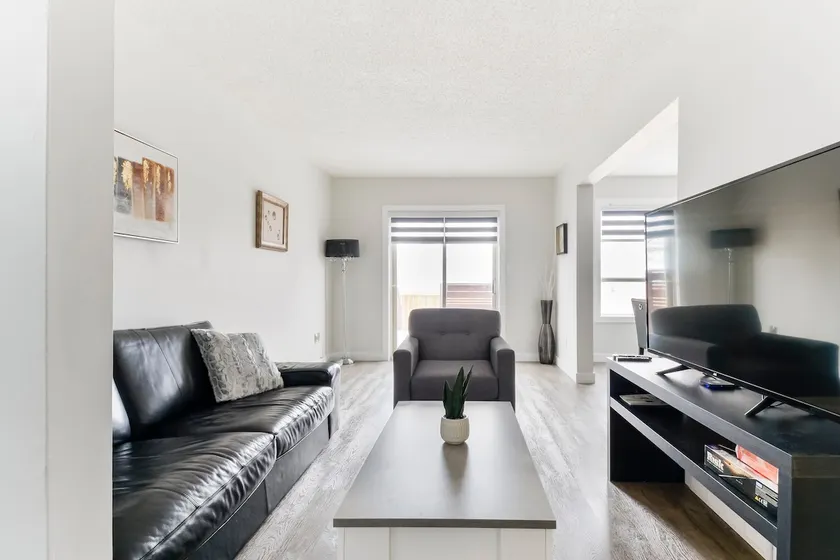 Stylish Escape Near Grey Nuns Hospital - Image 1