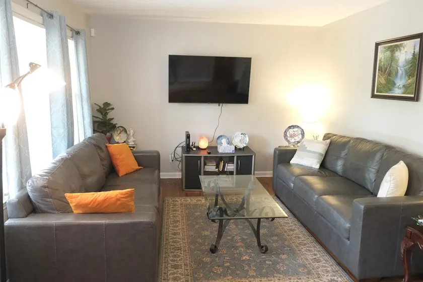 Entire House for you 3 bedroom/1.5 bath - Image 1
