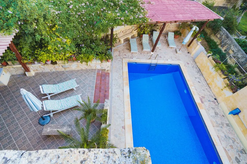 Spacious house with o/dr pool - Image 1