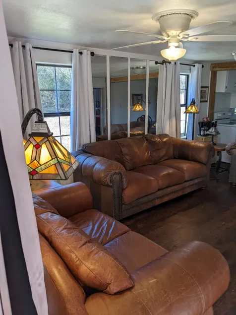 Cozy Cottage: In the Heart of Mena - Image 1
