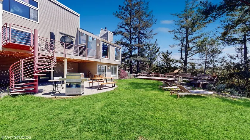 Modern mountain home with scenic views - Image 1