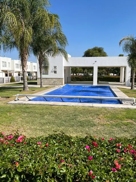 Comfortable and safe house in a condominium - Image 1