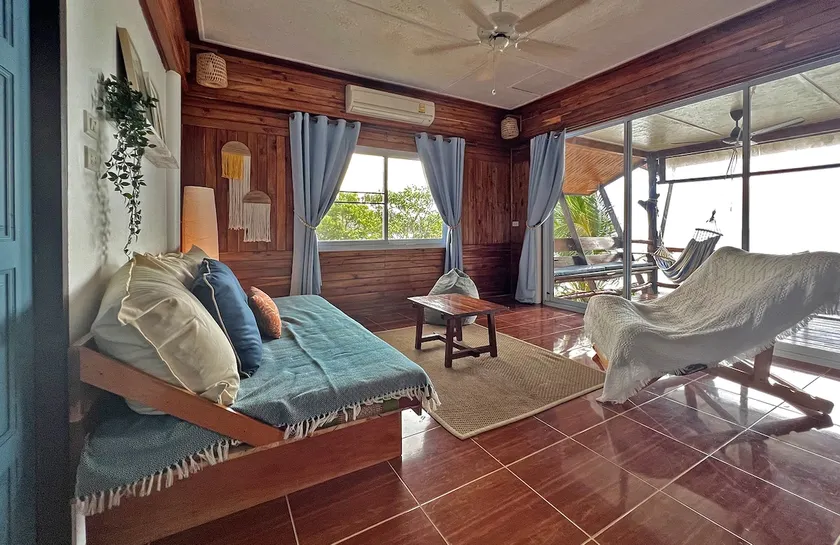The Lookout - Beachfront 1 bed w/ amazing seaview! - Image 1