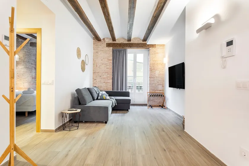 Roger 7 Apartment - Image 1