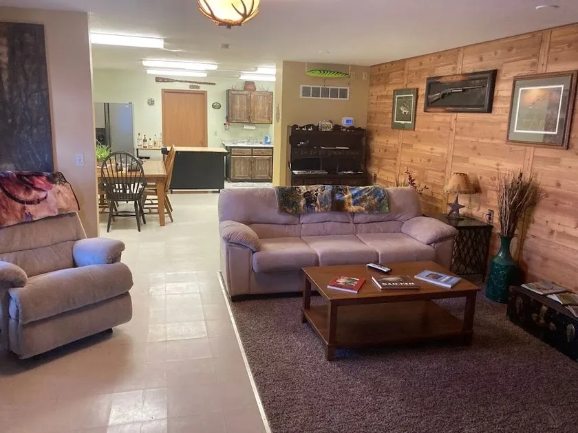 Lodging in the heart of the Glacial Lakes, Waubay, Webster, Waubay Lake  - Image 1