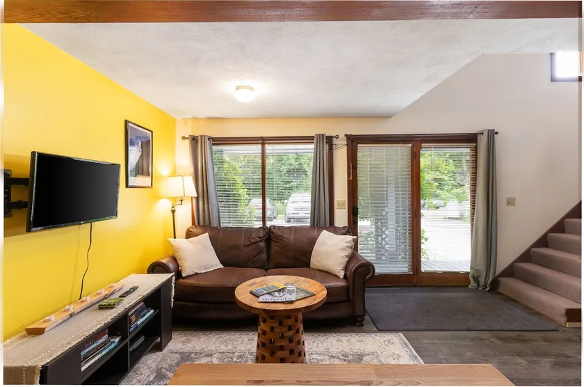 Cozy Loft Apartment in Downtown Conway, NH - Image 1
